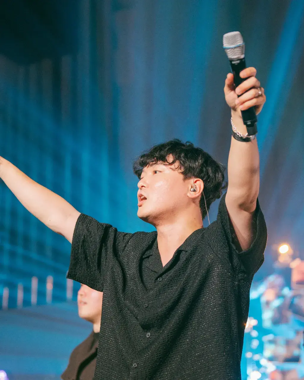 위러브 예배 인도
